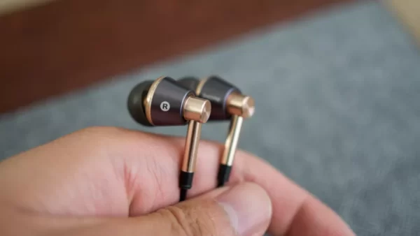 1More Triple Driver In-Ear Headphones