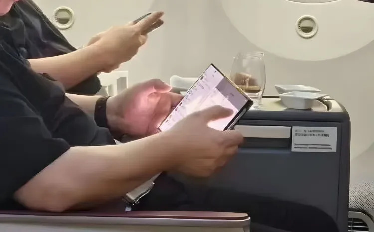 رقابت تنگاتنگ هواوی و شیائومی در بازار گوشیهای تاشدنی سهتکه: ترند جدید صنعت گوشیهای هوشمند 21 گوشی تاشدنی سهتکه هواوی با دو لولا و نمایشگر ۱۰ اینچی