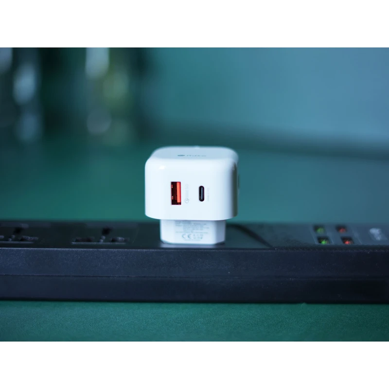 شارژر دیواری پرووان مدل PWC530 - توان 18 وات 7 شارژر دیواری پرووان مدل PWC530 - توان 18 وات