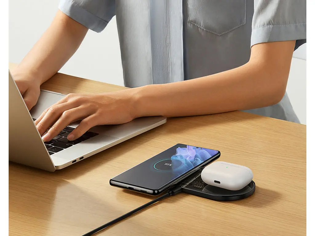 شارژر بی سیم باسئوس مدل Digital LED Display 2-in-1 Wireless Charger 20W BS-W528 WXSX010101 توان 20 وات 4 شارژر بی سیم باسئوس مدل Digital LED Display 2-in-1 Wireless Charger 20W BS-W528 WXSX010101 توان 20 وات