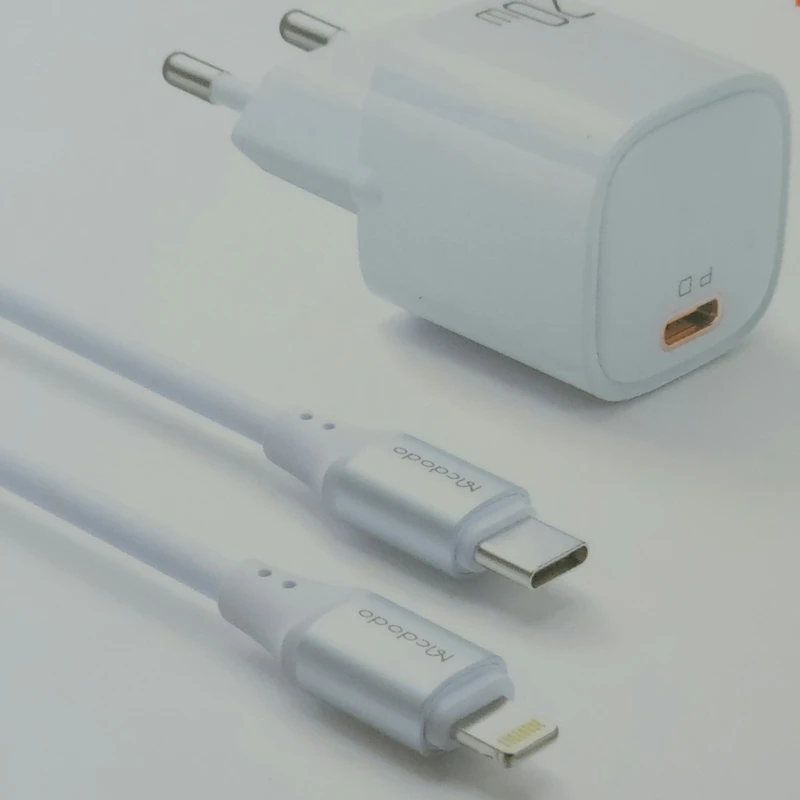 شارژر دیواری مک دودو 20 وات مدل CH-404 به همراه کابل لایتنینگ به تایپ سی 5 شارژر دیواری مک دودو 20 وات مدل CH-404 به همراه کابل لایتنینگ به تایپ سی
